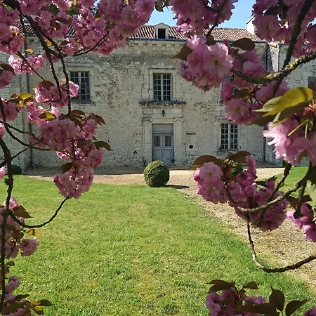 Domaine De Bourgville Monts-sur-Guesnes