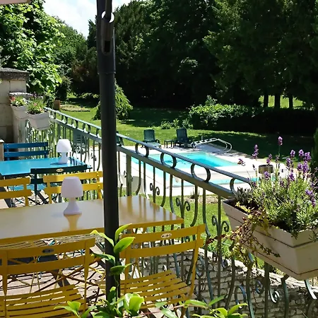 Domaine De Bourgville Monts-sur-Guesnes