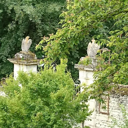 Domaine De Bourgville Bed and breakfast