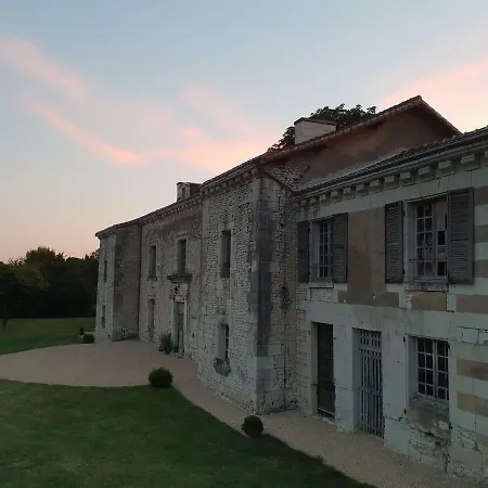 Domaine De Bourgville Monts-sur-Guesnes