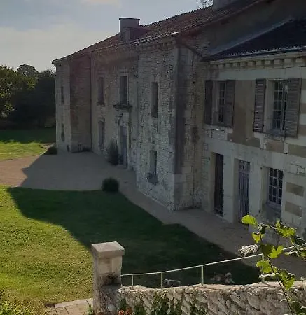 Domaine De Bourgville Bed & Breakfast