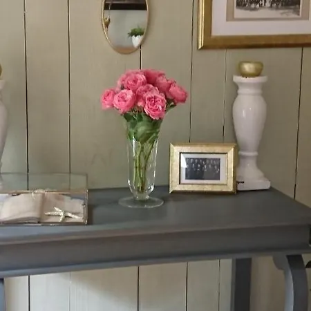Domaine De Bourgville Bed & Breakfast *