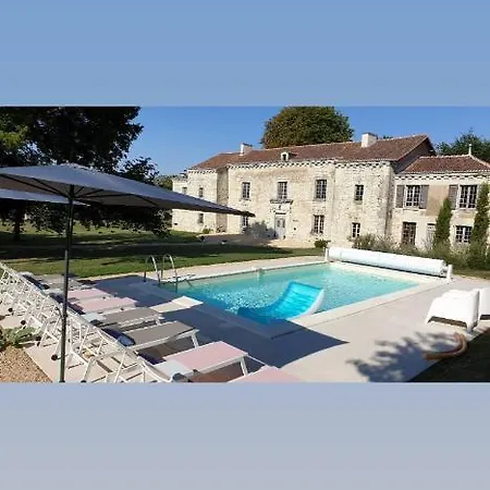 Domaine De Bourgville Bed & Breakfast